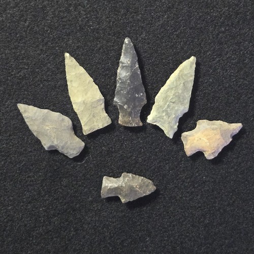 Lot very fine arrowheads - lot, of