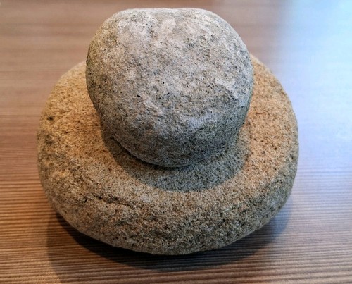 Metate mano mortar indian - metate,